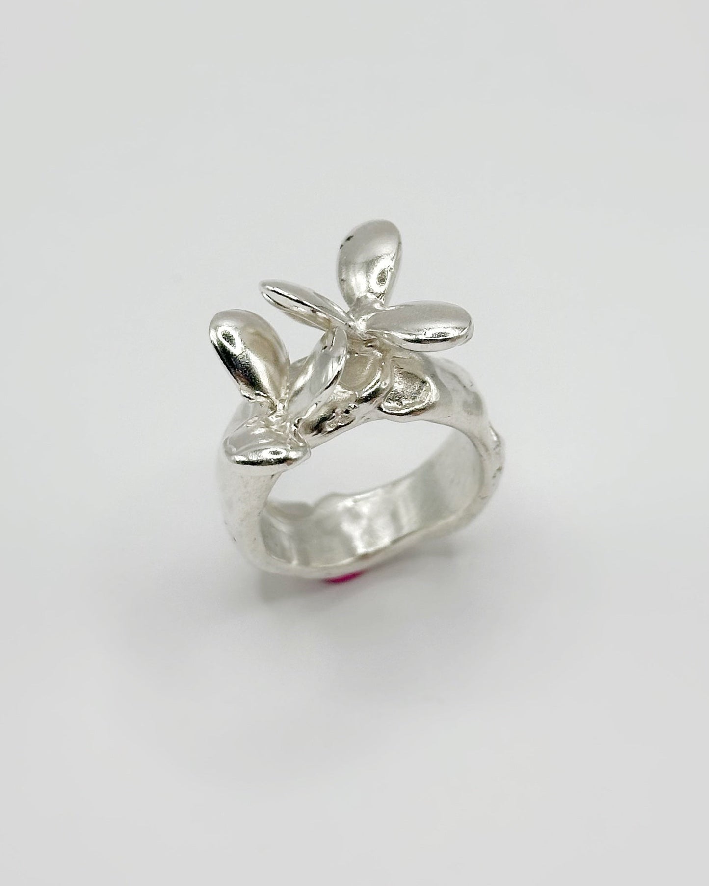 MIDNIGHT FLOWER RING